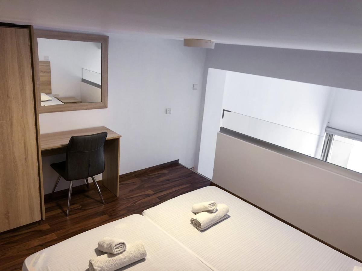 Cozy Loft Apartment 아이아 나파 외부 사진